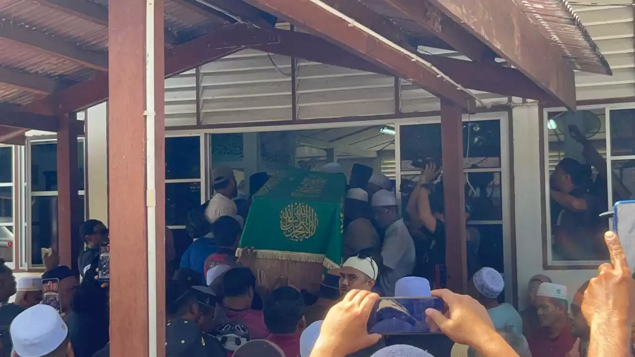 Nahas pesawat: Jenazah Muhamad Hafiz tiba di kampung halaman