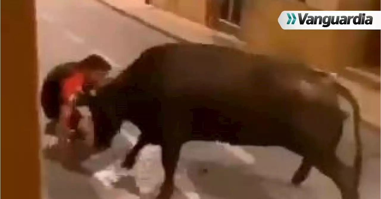 Impactante video: Joven fue embestido por un toro en tradicional evento de Alicante, España