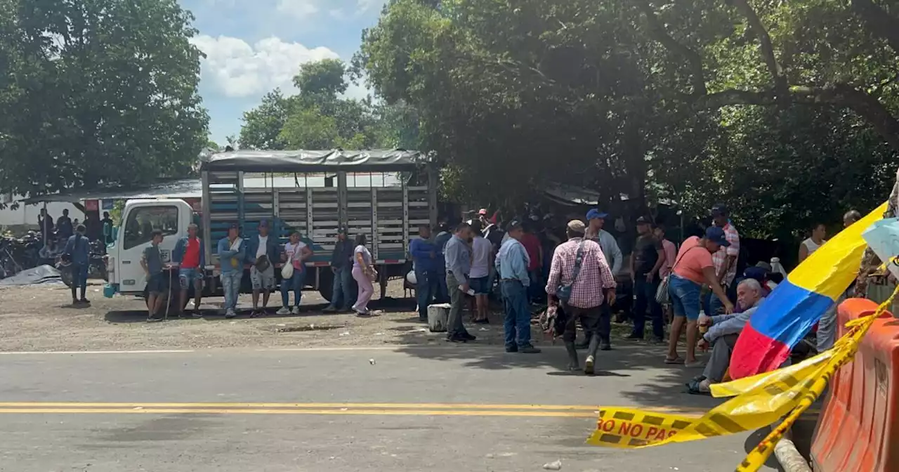 El drama de los transportadores y viajeros por los bloqueos en la Ruta del Sol