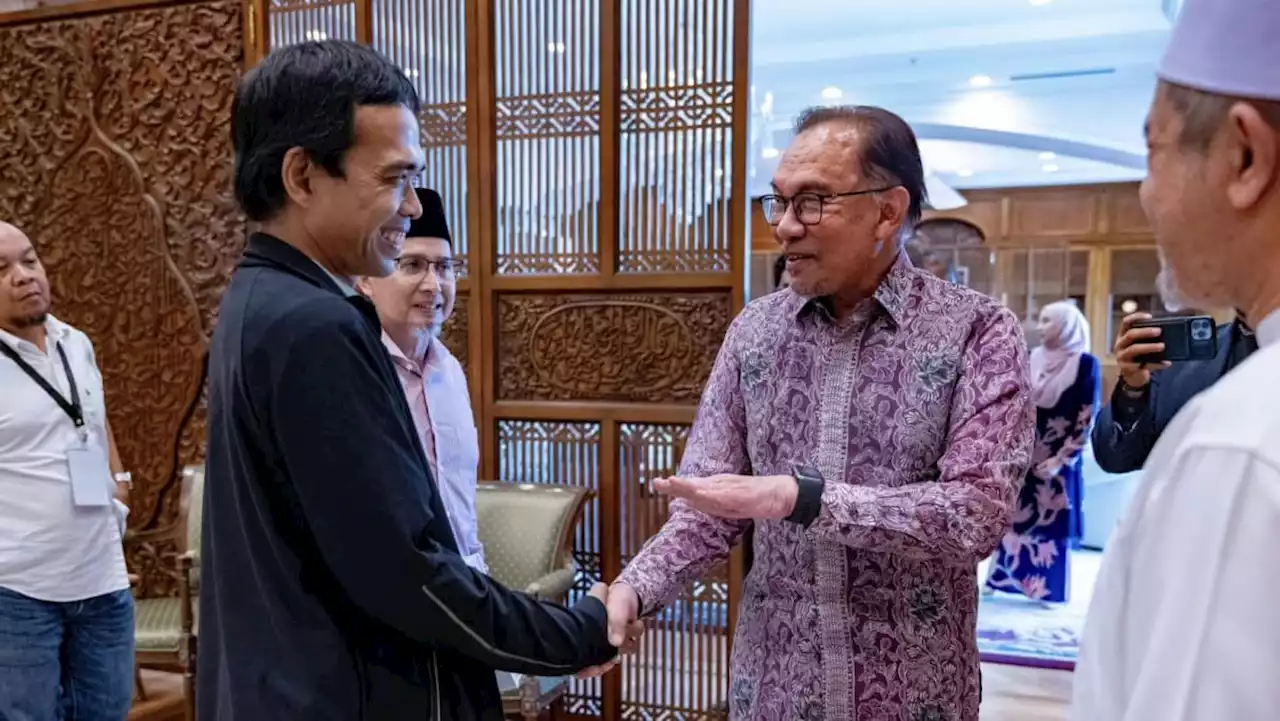 Commentary: Why did Anwar Ibrahim welcome a controversial Indonesian preacher?