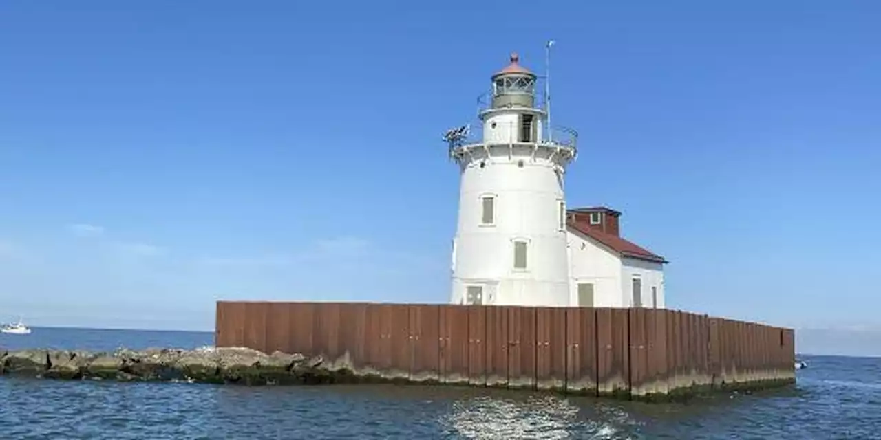 Cleveland’s historic lighthouse up for public auction, bidding starts at $25,000