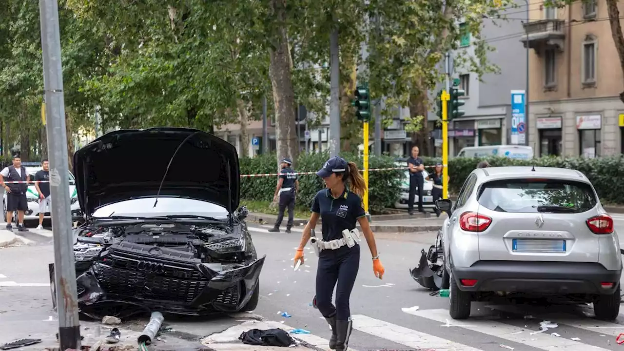 Incidente in viale Umbria a Milano, è morto Karl Nasr, il ragazzo di 18 anni investito e schiacciato contro un palo