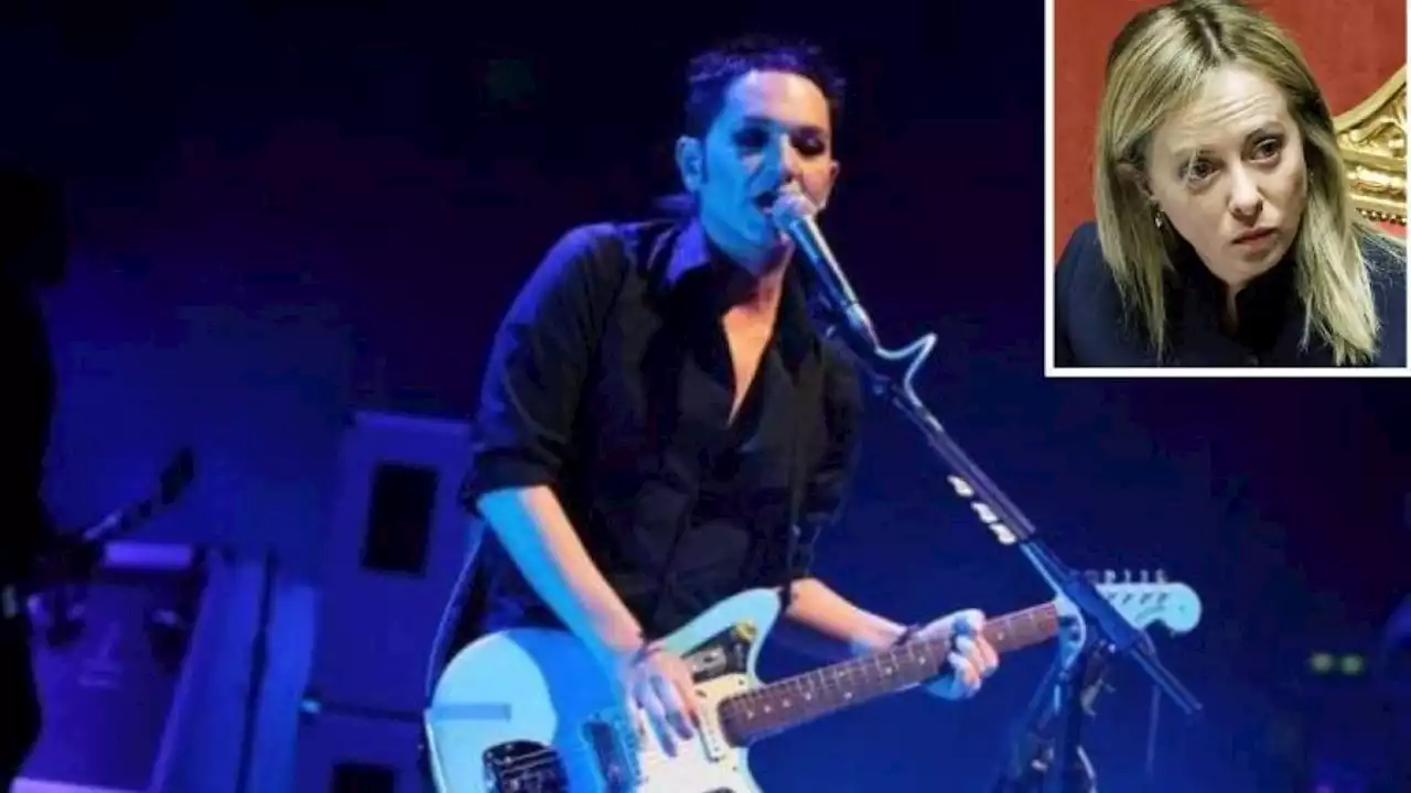 Insulti a Giorgia Meloni dal palco di Stupinigi: e la premier querela Brian Molko dei Placebo per diffamazione