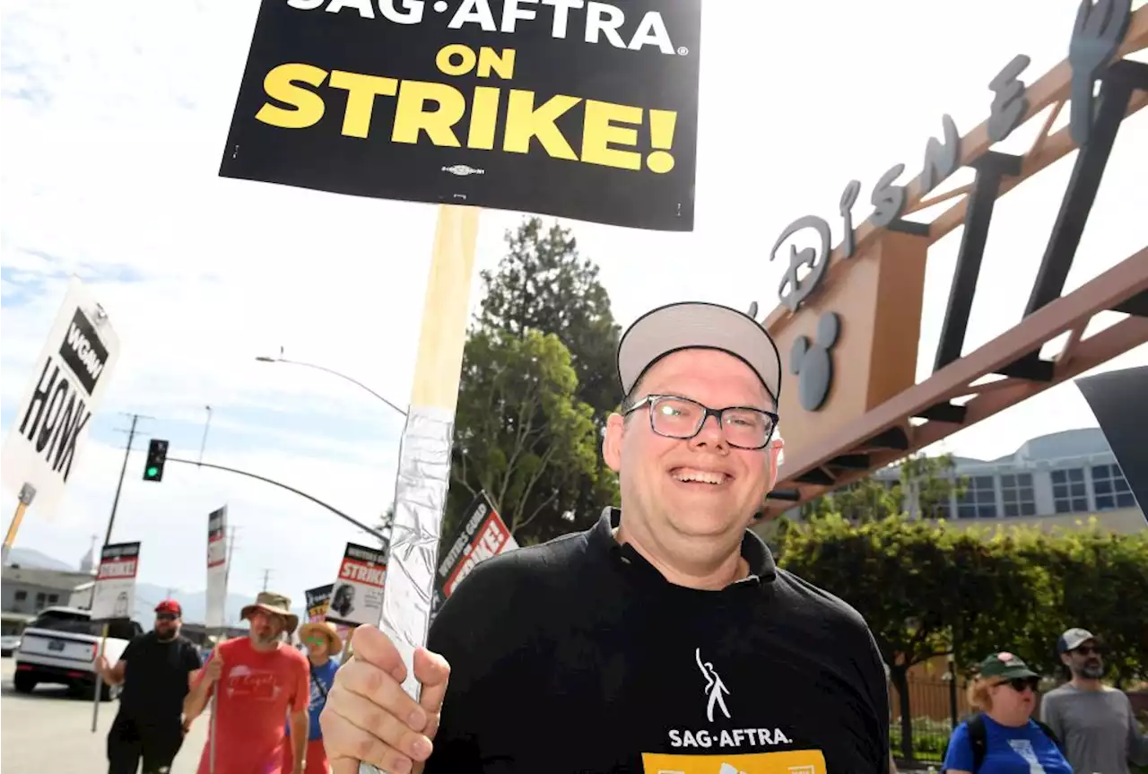 SAG-AFTRA Urges Studios To Return To Bargaining Table As WGA Prepares To Meet With AMPTP On Friday