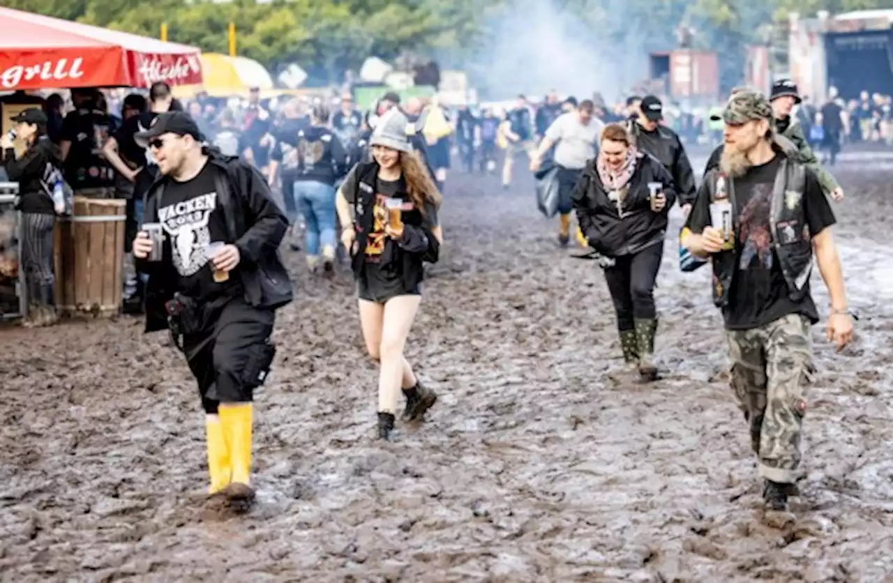 Metalfestival Wacken laat geen festivalgangers meer binnen door hevige regenval