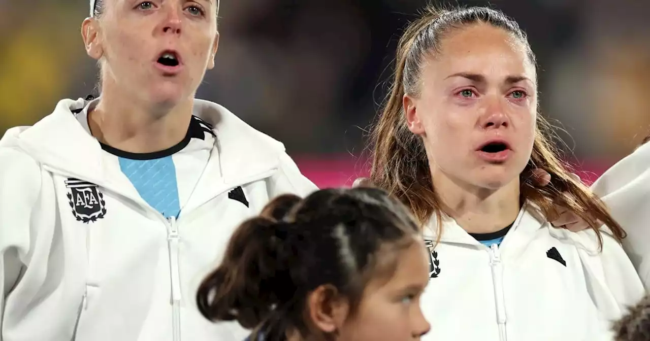 VIDEO: Estefanía Banini se emocionó hasta las lágrimas durante el Himno Nacional