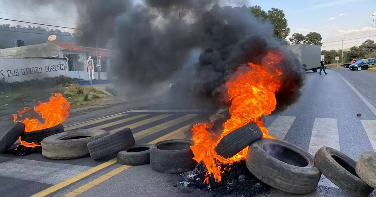 Bloquean la México-Cuernavaca: talamontes cierran tras operativo en aserraderos