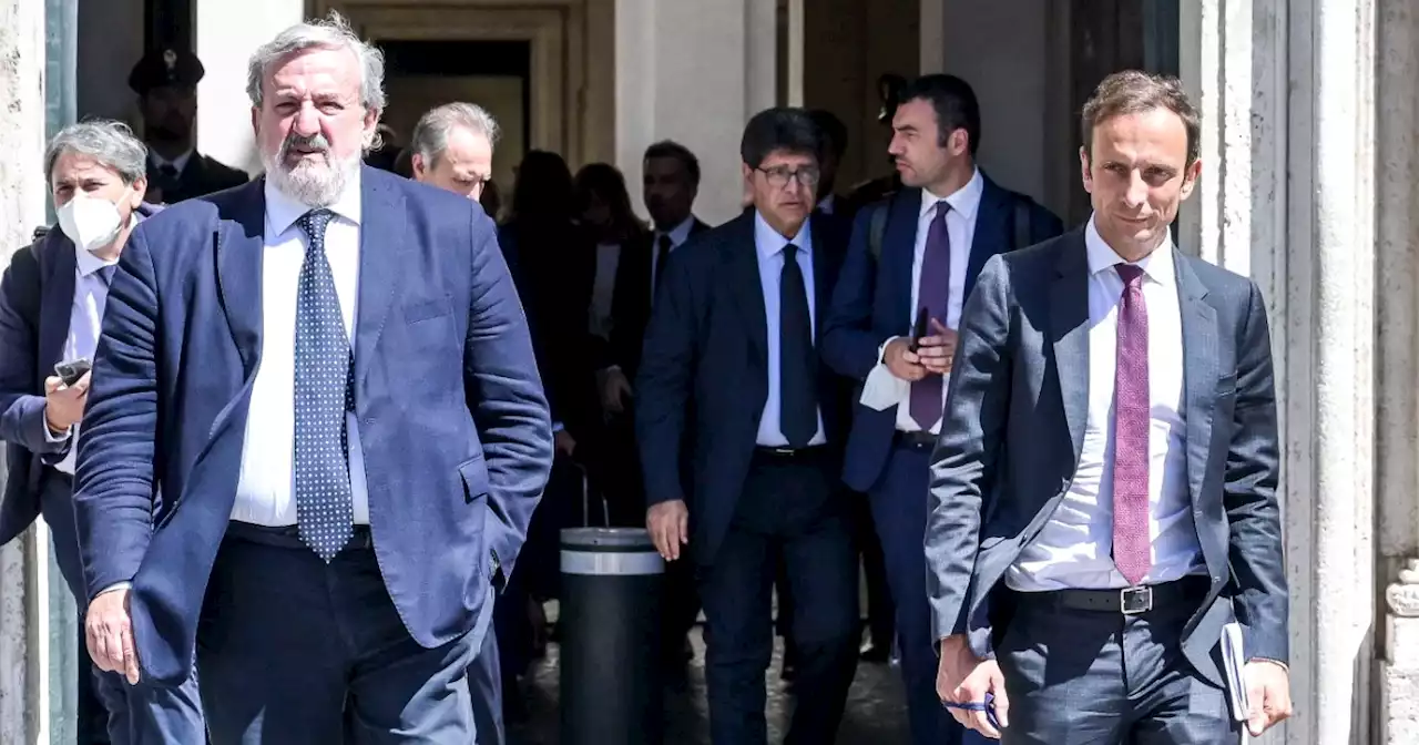 Pnrr, Regioni spaventate dai tagli del governo: 'Senza fondi si rischia il blocco dei cantieri'. Giani: 'Colleghi di centrodestra imbarazzati' - Il Fatto Quotidiano