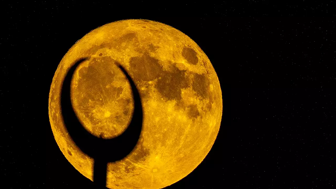 August supermoon amazes scientists and onlookers ahead of rare blue moon display