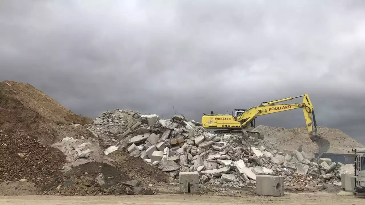 REPORTAGE. 'On réutilise des matériaux des chantiers' : une entreprise du Centre-Val de Loire recycle le béton pour préserver le sable de nos côtes