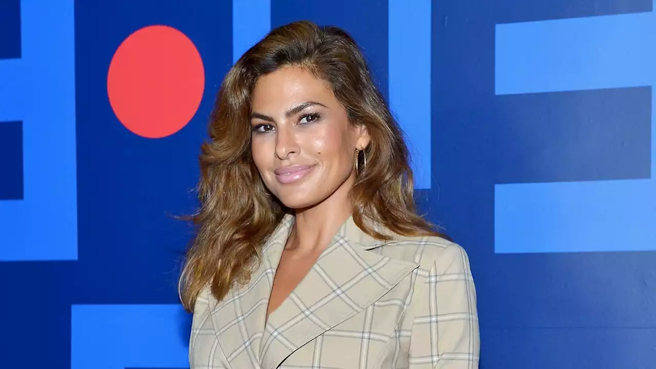 Eva Mendes Is Wearing a Dress Made of Literal Sponges, and It’s Somehow Sexy?