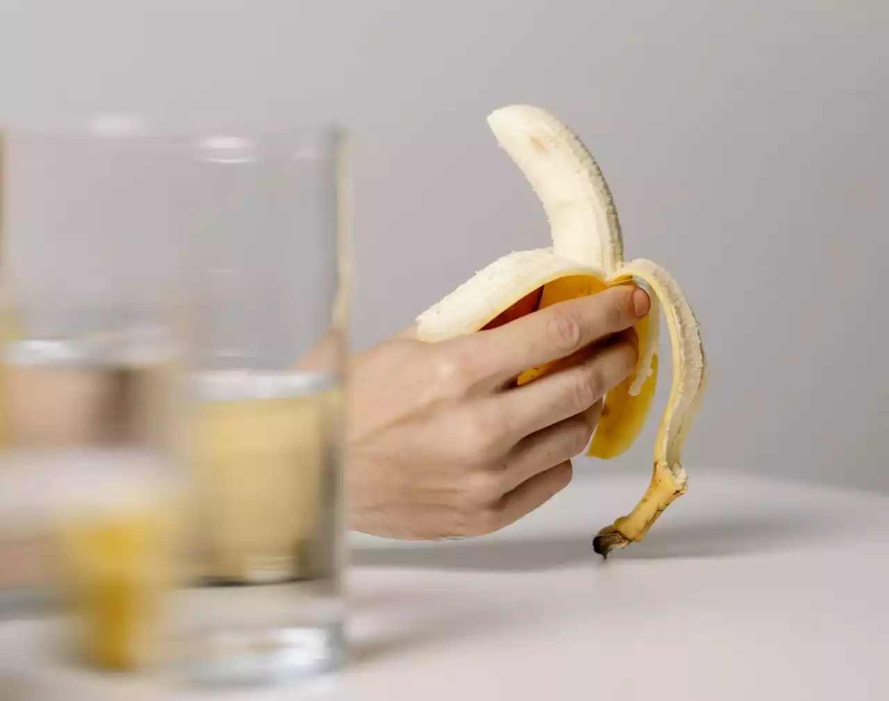 Mito ou verdade: o 'truque da banana', dieta que libera total o consumo da fruta no café da manhã funciona?