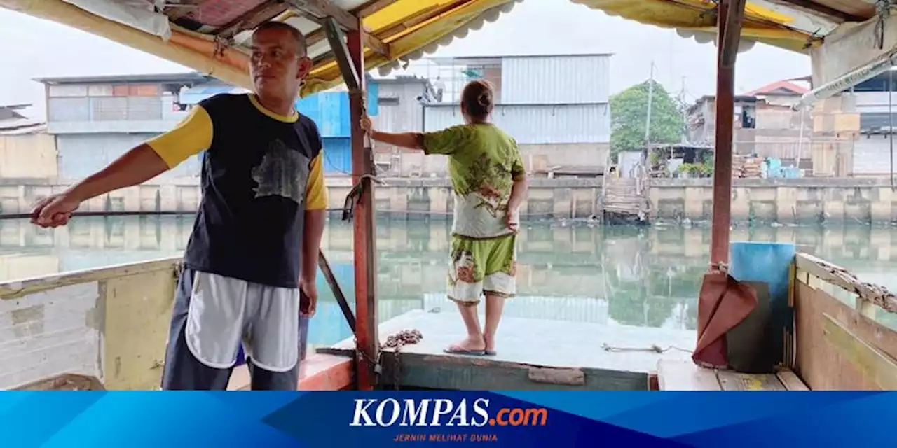 Kisah Ajiz Jadi Ojek Perahu karena Sulit Cari Kerja di Ibu Kota