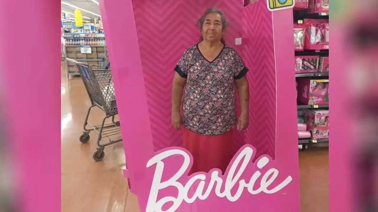 'Barbie Campesina': Joven reconoce a su madre por incansable trabajadora