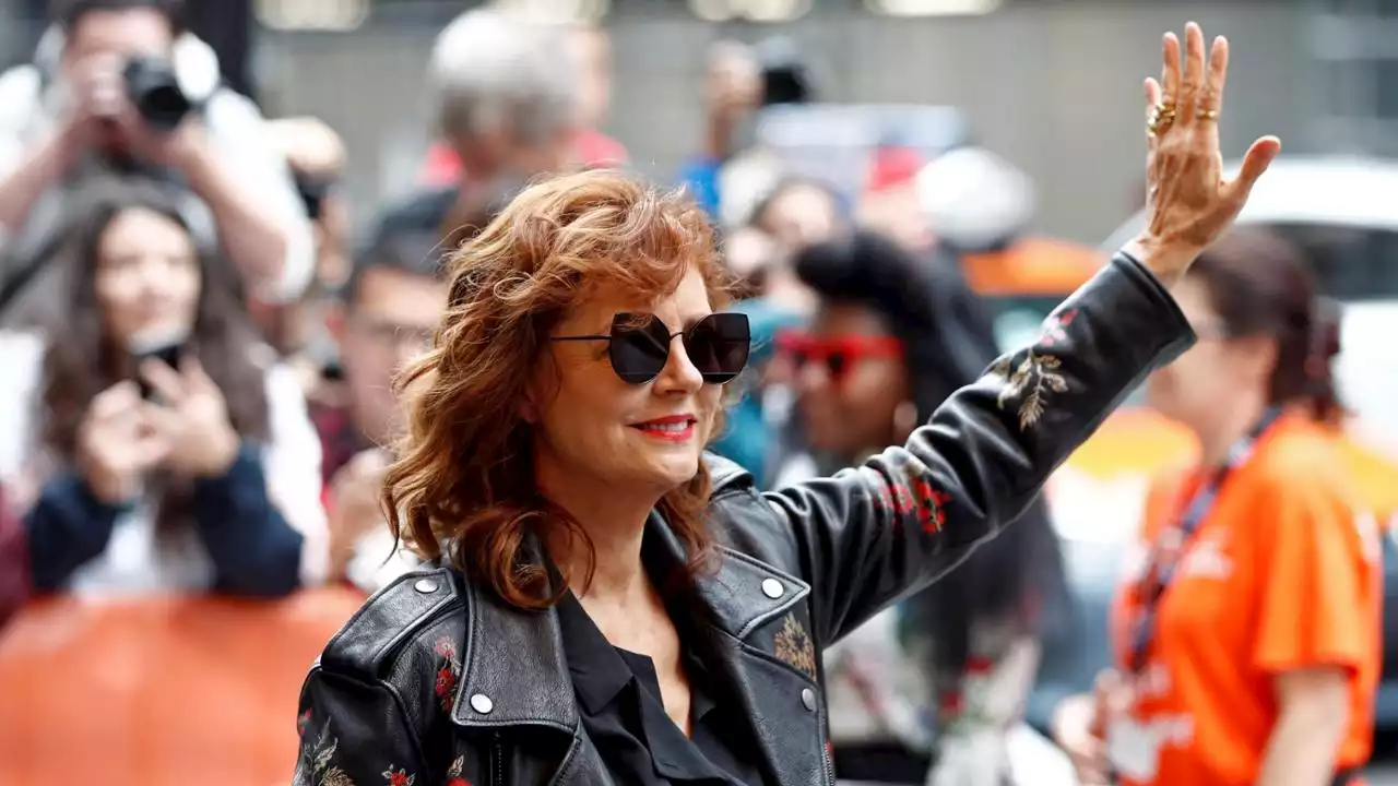 Ucraina, l’attrice Susan Sarandon: “Nato fuori controllo, si inizi a lavorare a una soluzione diplomatica”