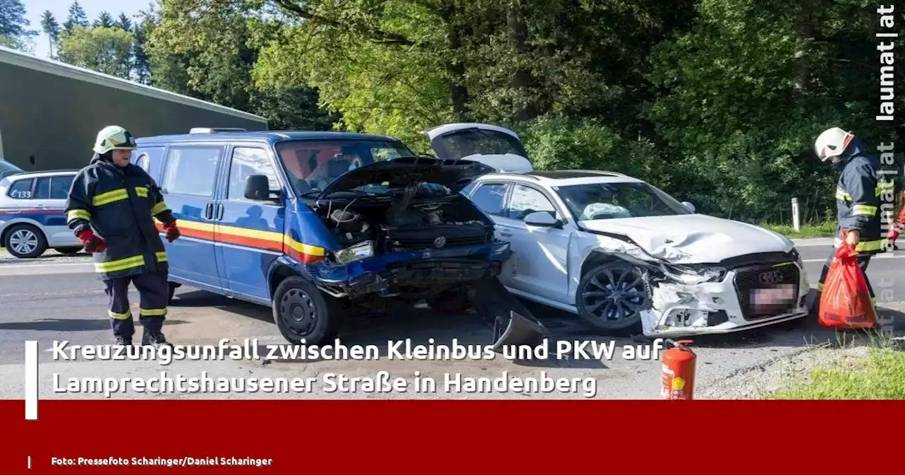 Kreuzungsunfall zwischen Kleinbus und PKW auf Lamprechtshausener Straße in Handenberg | laumat|at