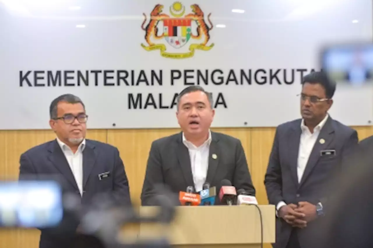 Transport minister: JPJ branches ordered to take down 'no physical road tax' notice