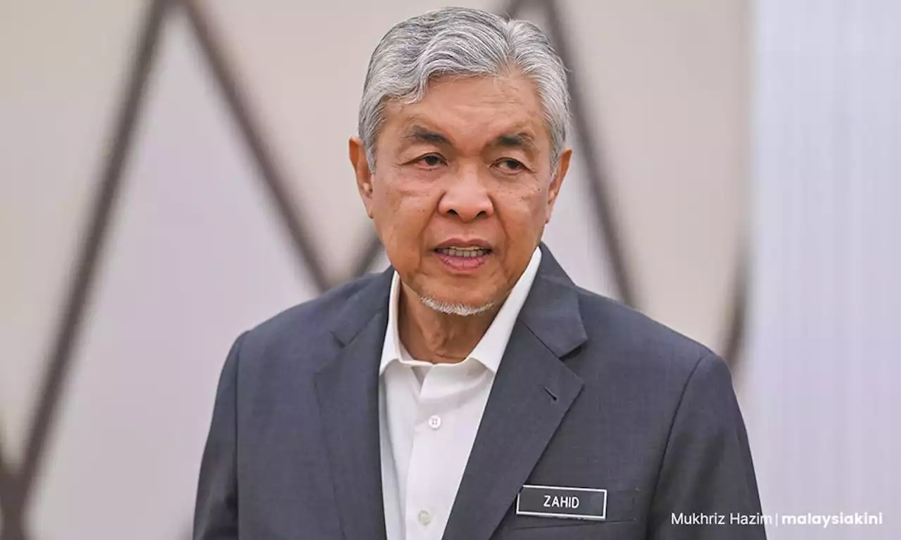 Zahid at cabinet meeting, graft trial postponed to tomorrow