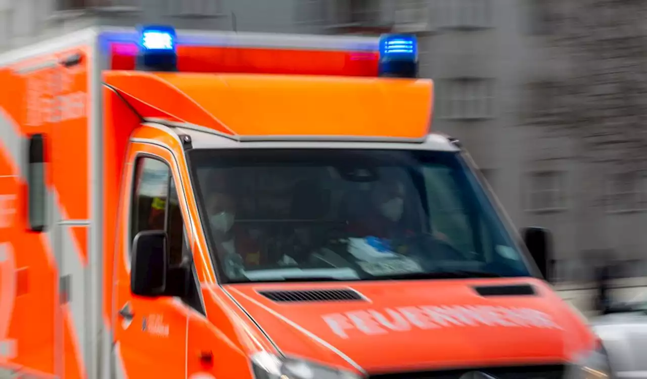 Laden in Elmshorn brennt: Feuerwehr rettet sieben Menschen – ein Verletzter