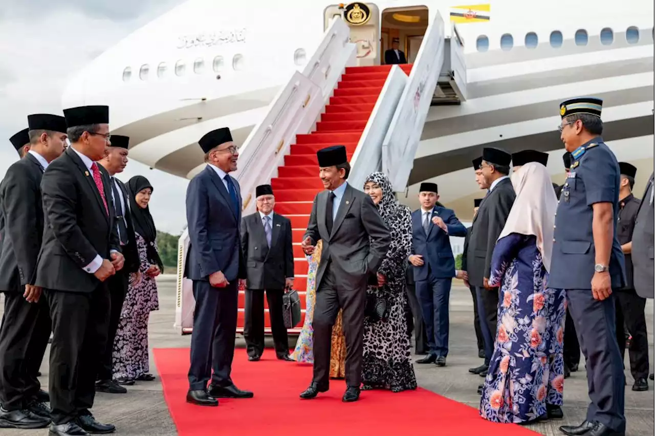 Sultan Brunei berangkat tiba untuk lawatan 3 hari | The Malaysian Insight