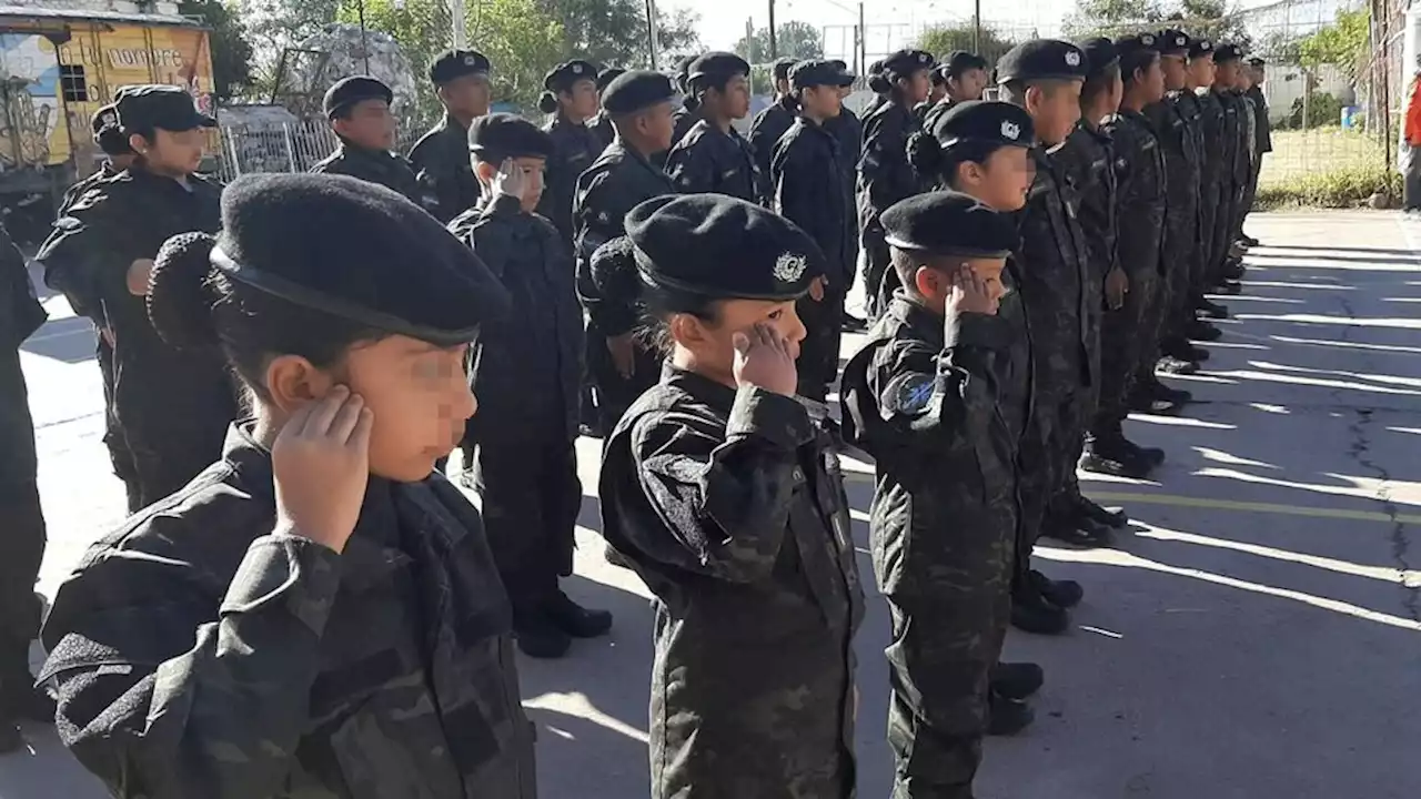 Las academias privadas de Jujuy que dan formación militar a niños, niñas y adolescentes | Tienen el aval del Ministerio de Educación del gobierno de Gerardo Morales