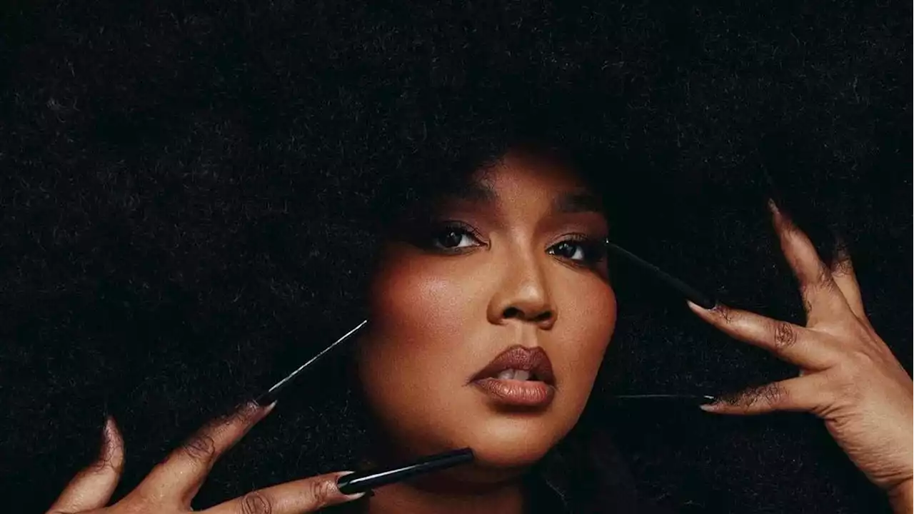 Lizzo denunciata dalle sue ballerine per molestie