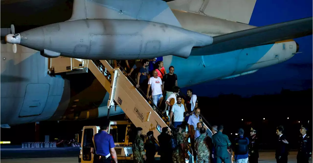 Italian plane with 87 evacuees from Niger arrives in Rome