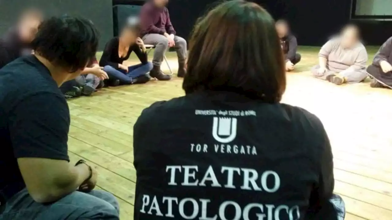 Furto al Teatro Patologico: rubati premi e materiale di scena