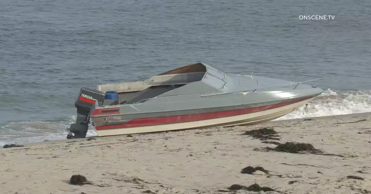 Group beaches boat, runs away in apparent human smuggling incident in La Jolla