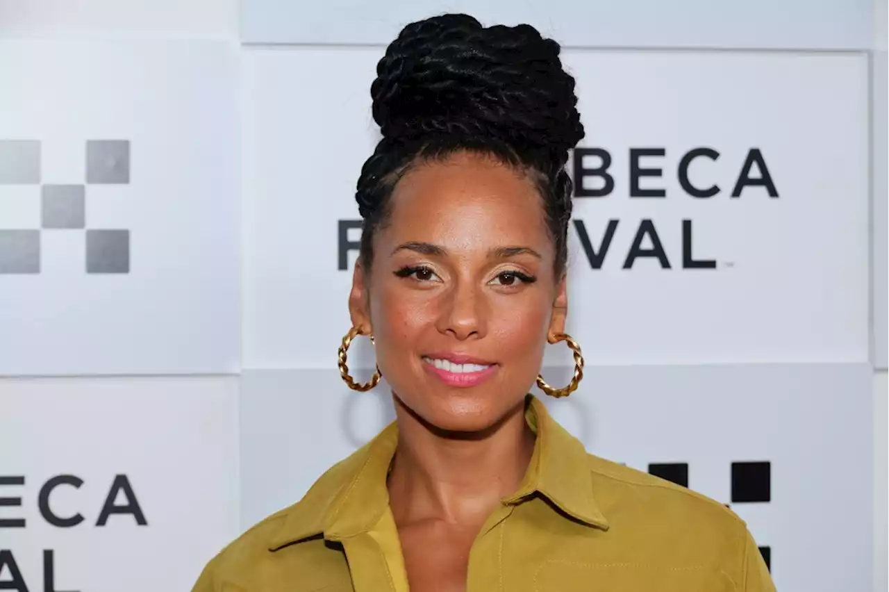 Alicia Keys' 8-Year-Old Son Protects His Mama in the Most Heart-Melting Way During Her Concert