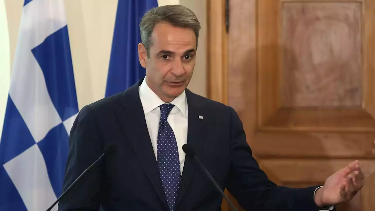 Greek PM Kyriakos Mitsotakis offers free holiday to tourists who fled Rhodes wildfires