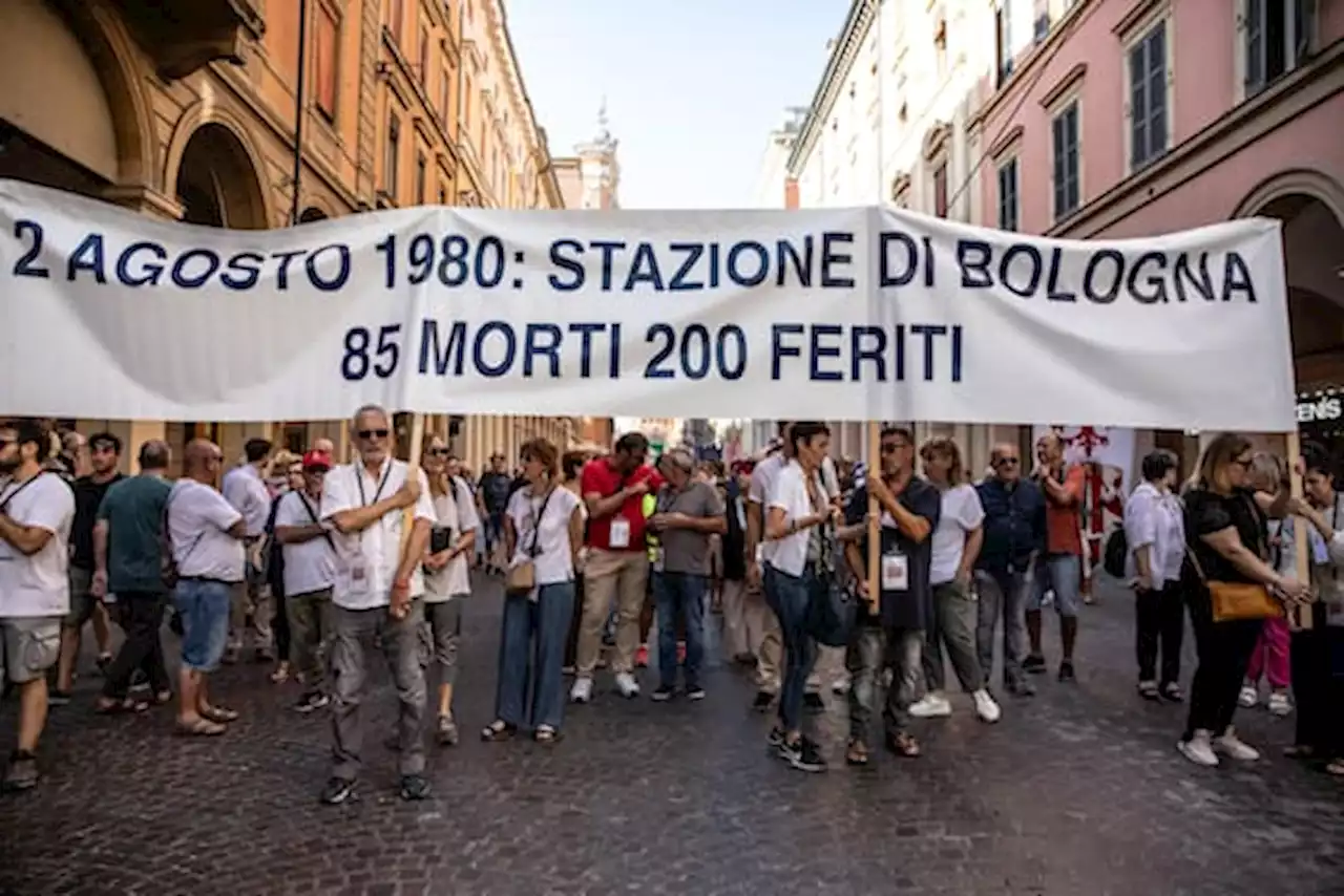 Strage di Bologna, in corteo Piantedosi con Lepore, Schlein, Zaki FOTO