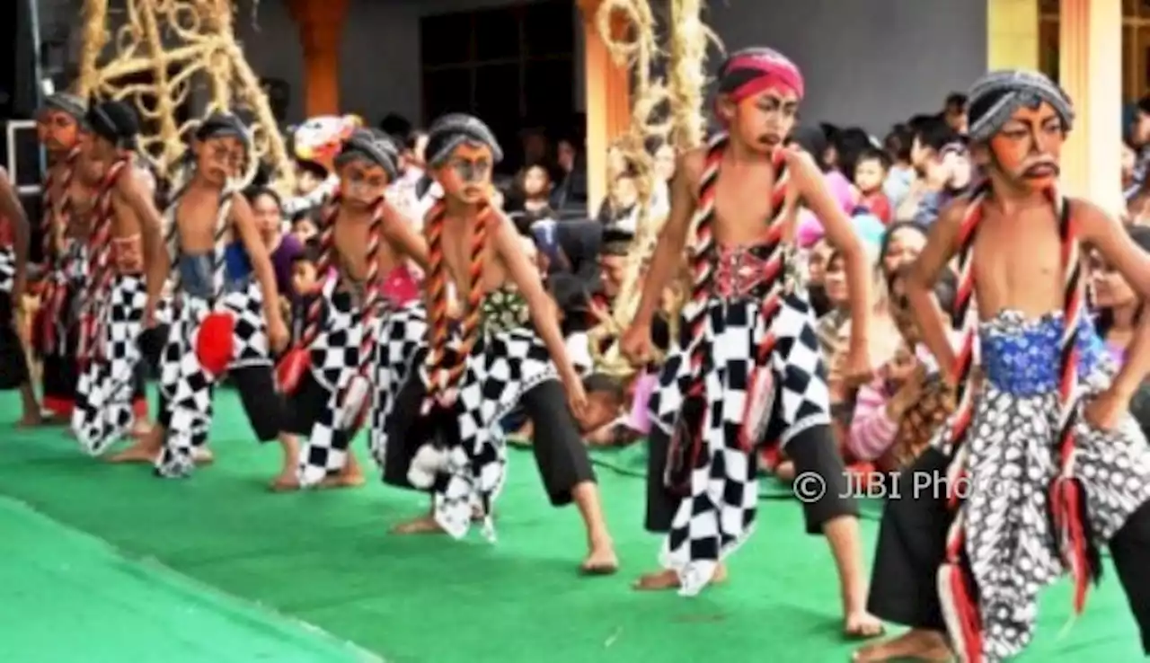 Mahasiswa Unnes Beri Pelatihan Konten Kreatif di Desa Wisata Menari