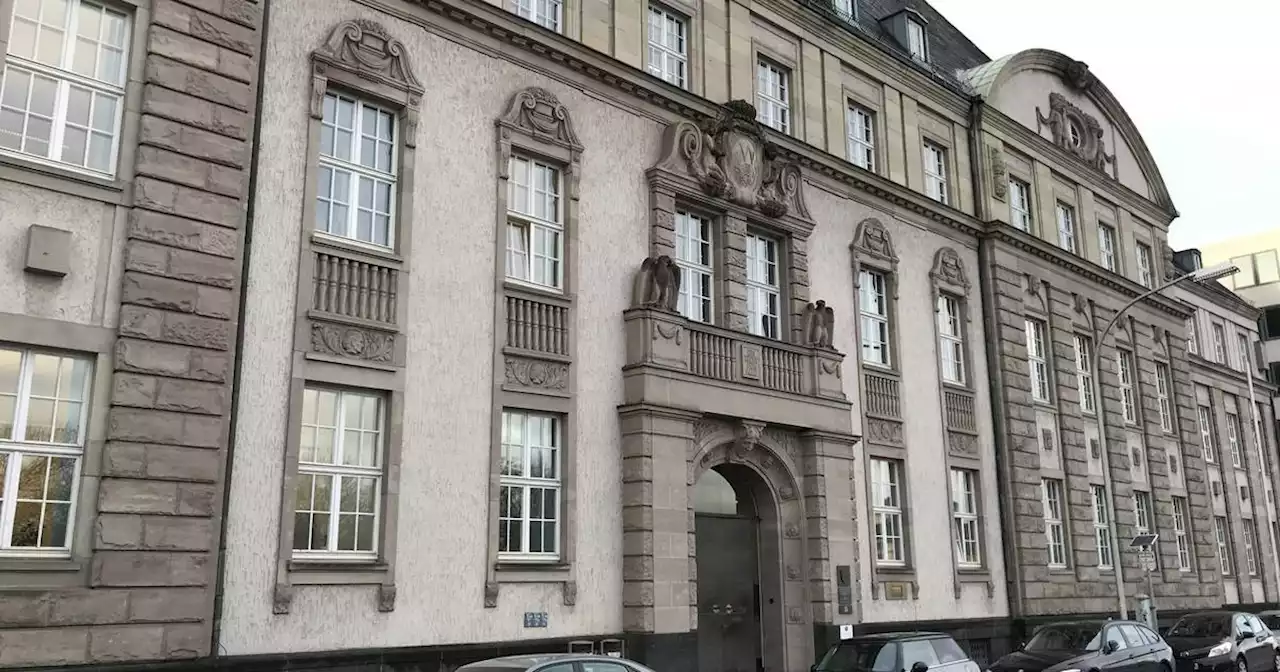 Fahnder im Einsatz nach Urteil: Verurteilter türmt aus Landgericht in Saarbrücken – Polizei sucht nach flüchtigem Mann