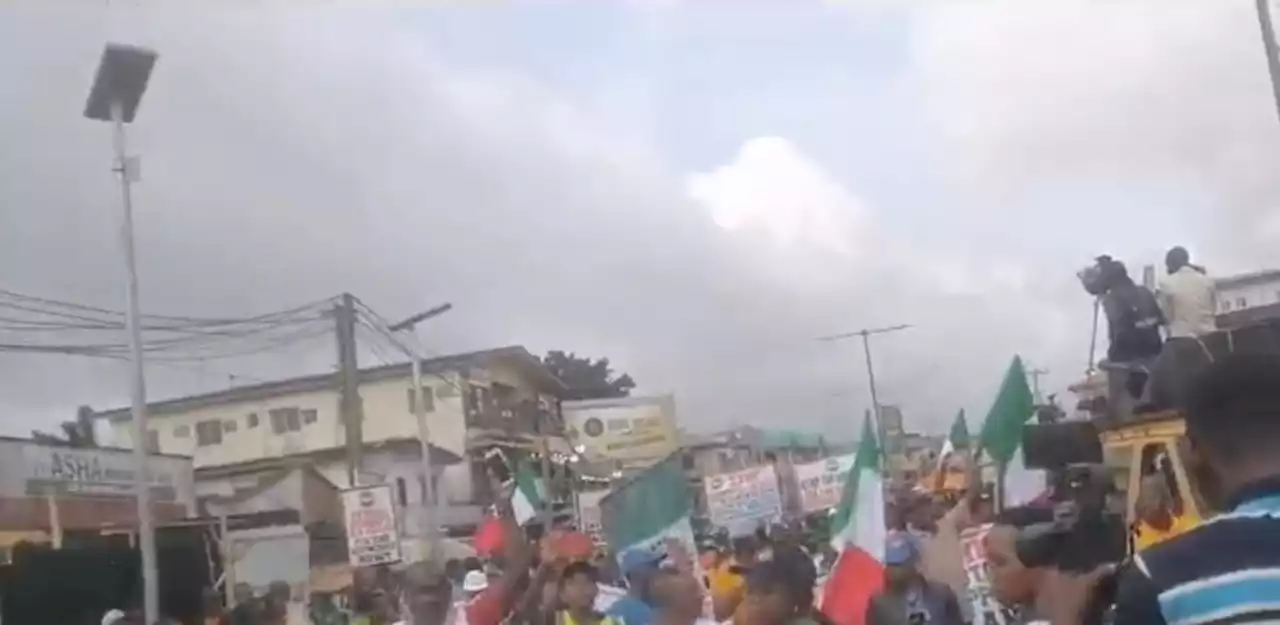 TheCable-on-the-scene: NLC begins protest in Lagos over state of economy | By TheCable | Facebook