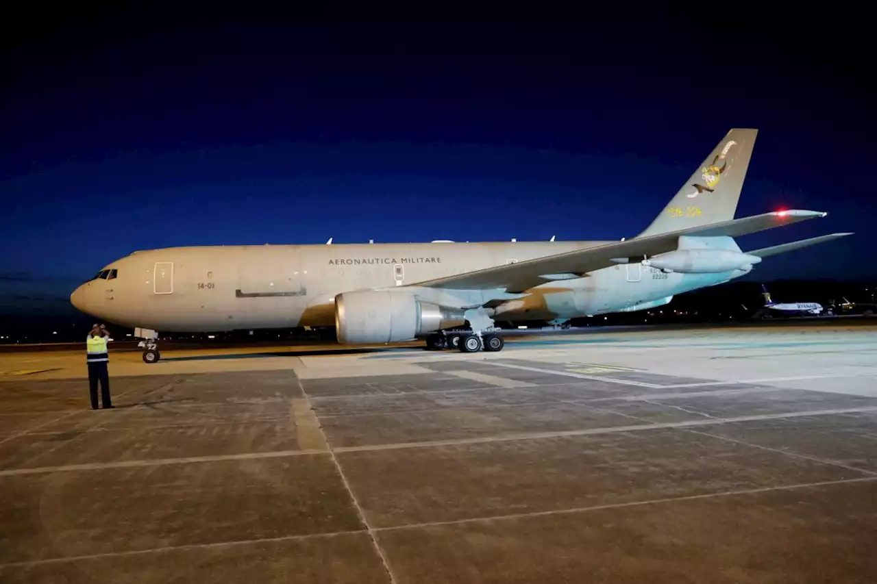 First group of British nationals evacuated from Niger on French flight