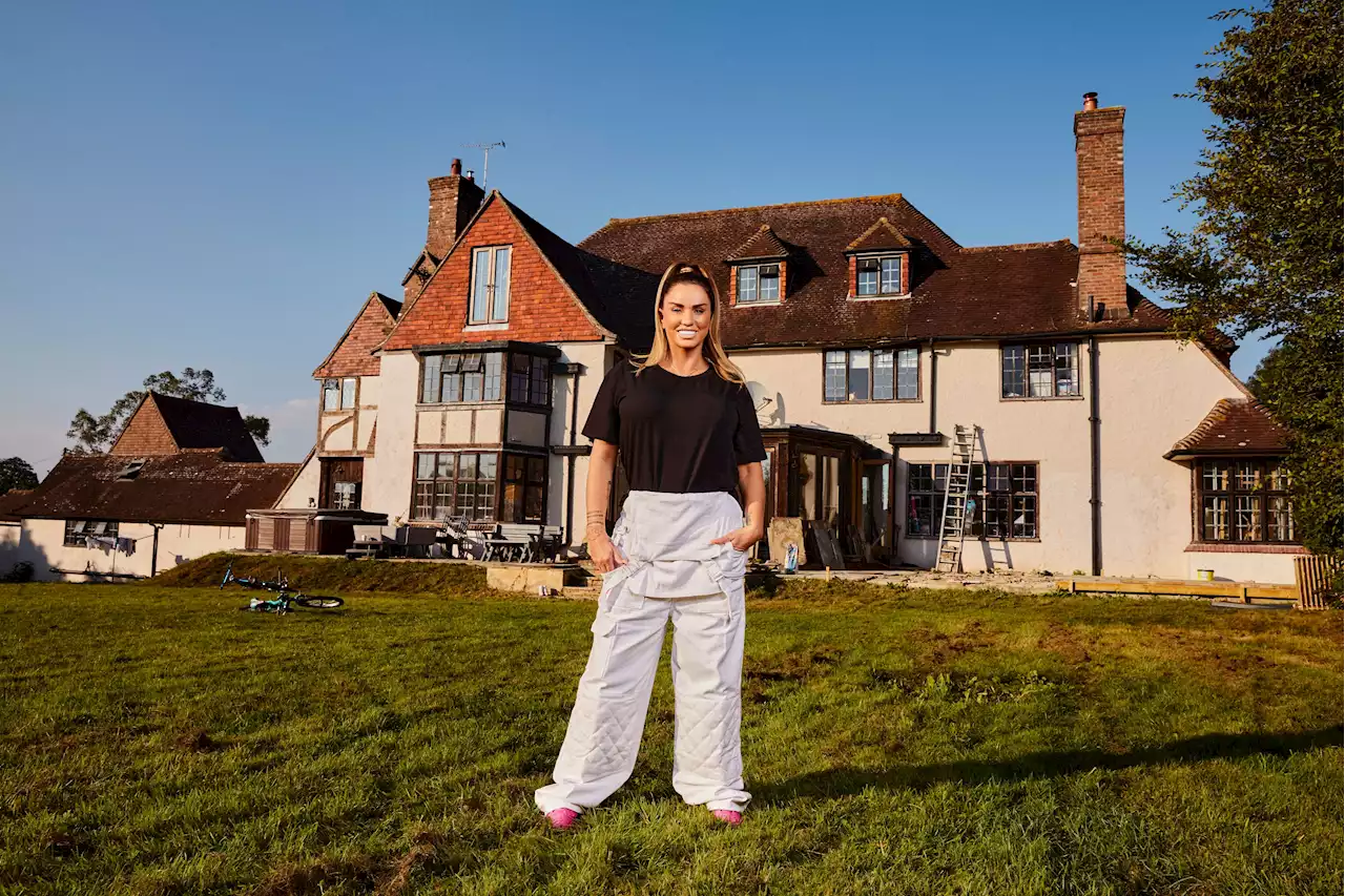 Mystery as Katie Price moves out of Mucky Mansion & into Essex home with Carl