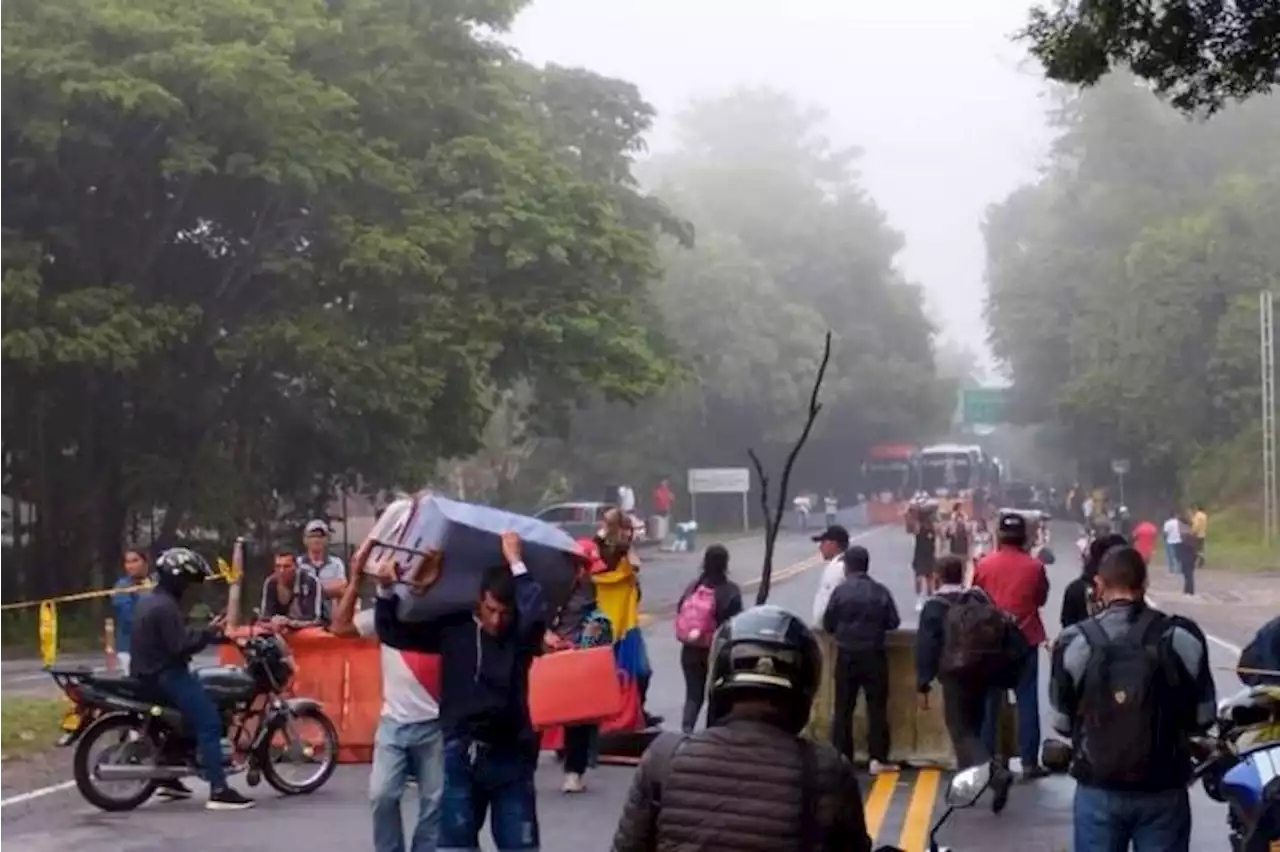 Tercer día de bloqueos: Barrancabermeja y el Magdalena Medio sienten los efectos del cierre de la vía