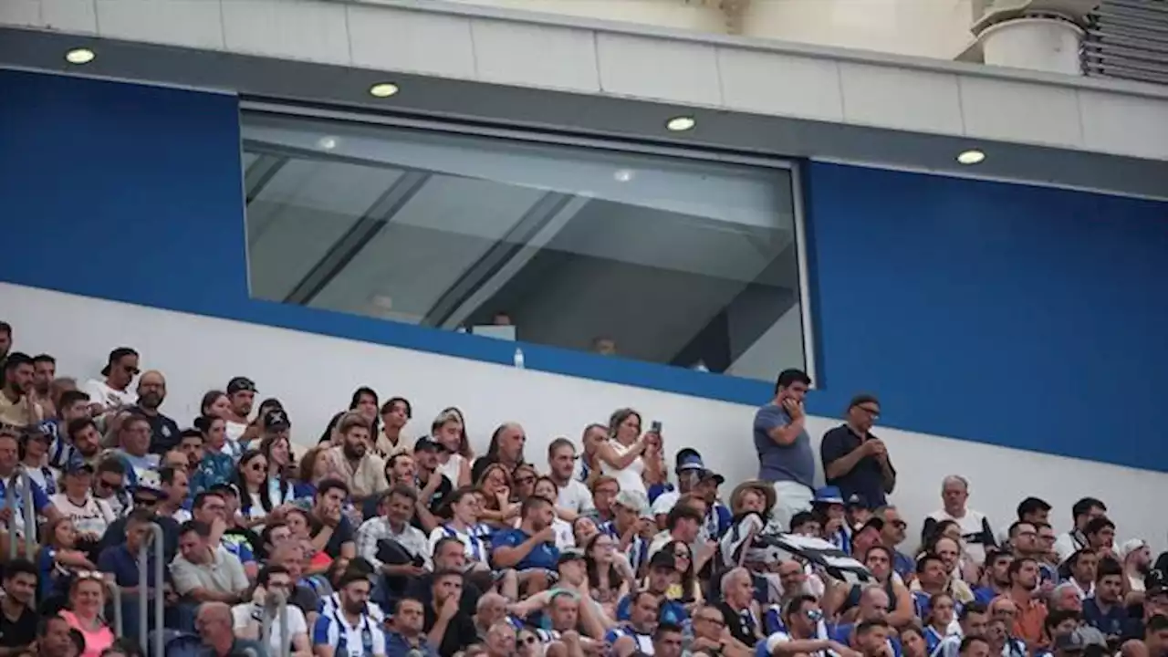 Eis onde Sérgio Conceição assiste ao jogo com o Farense (FC Porto)