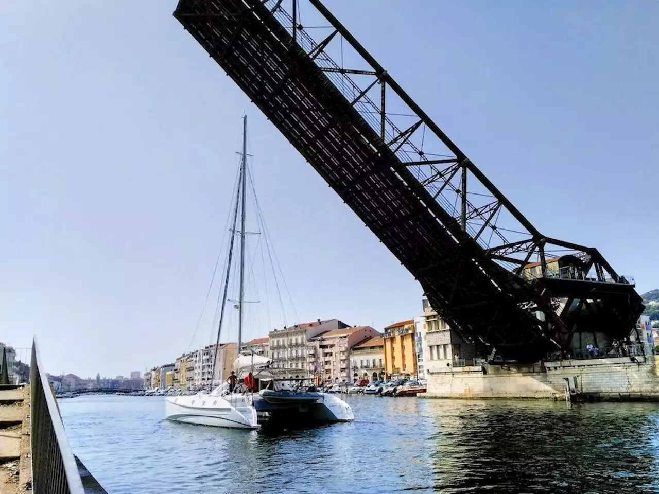 Hérault : Sète : incident sous un pont mobile de la SNCF