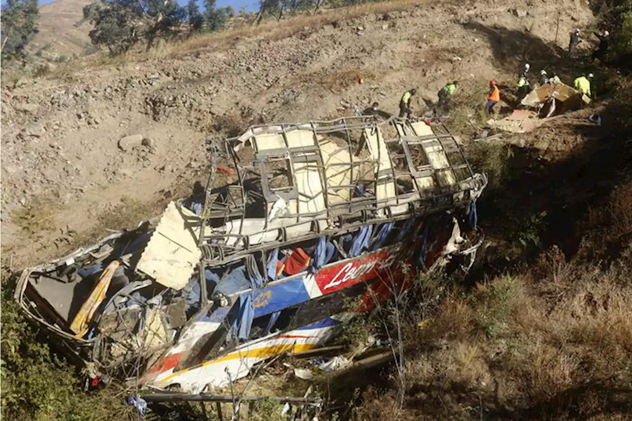 Perù, bus cade in una scarpata: almeno 13 morti e 5 feriti - Ultima ora