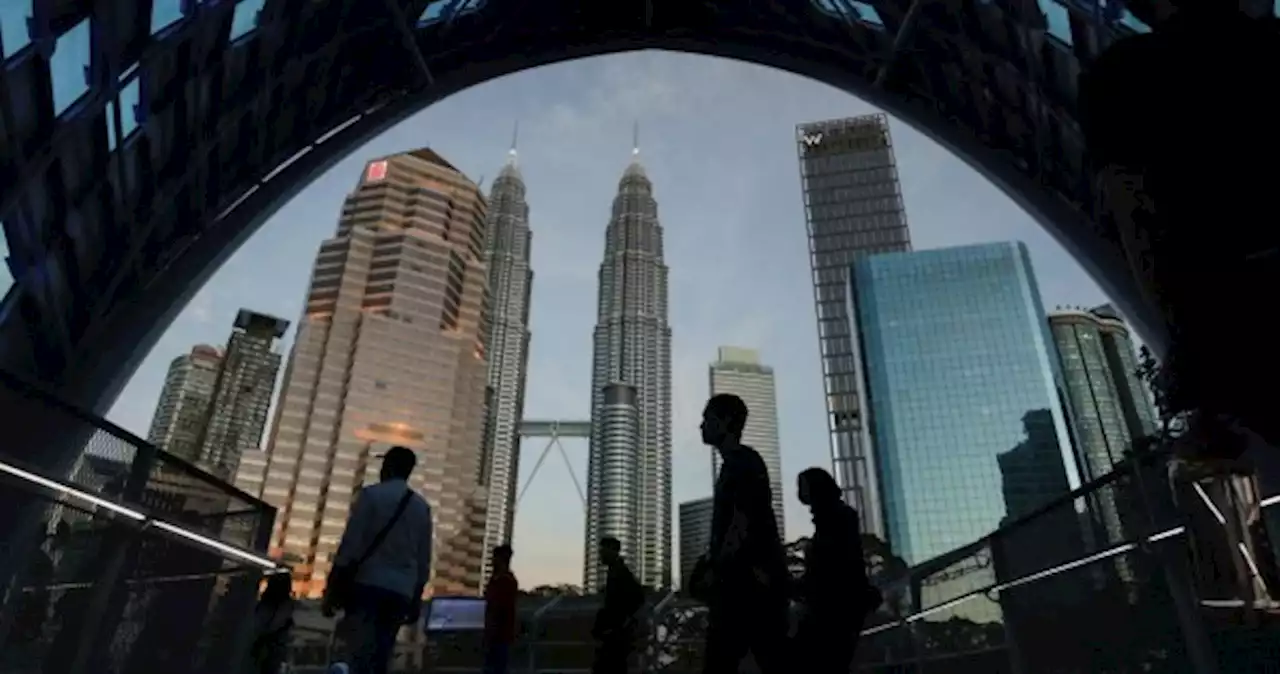 Malaysian economic growth weakest in nearly 2 years as exports fall