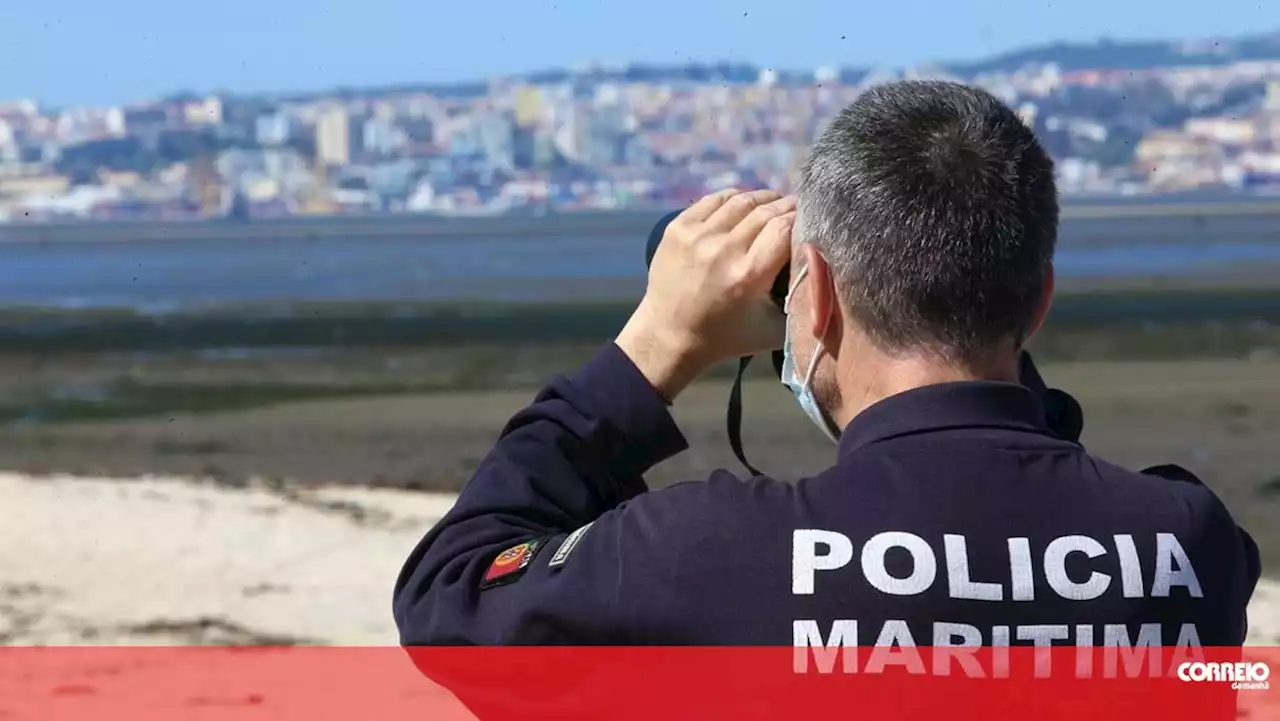 Mulher ferida após se ter enrolado numa onda na Praia da Ursa em Sintra