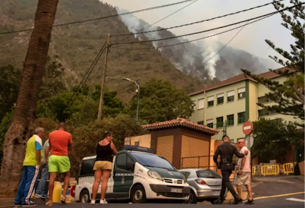 Incendie aux Canaries: les pompiers ont pu protéger des maisons durant la nuit