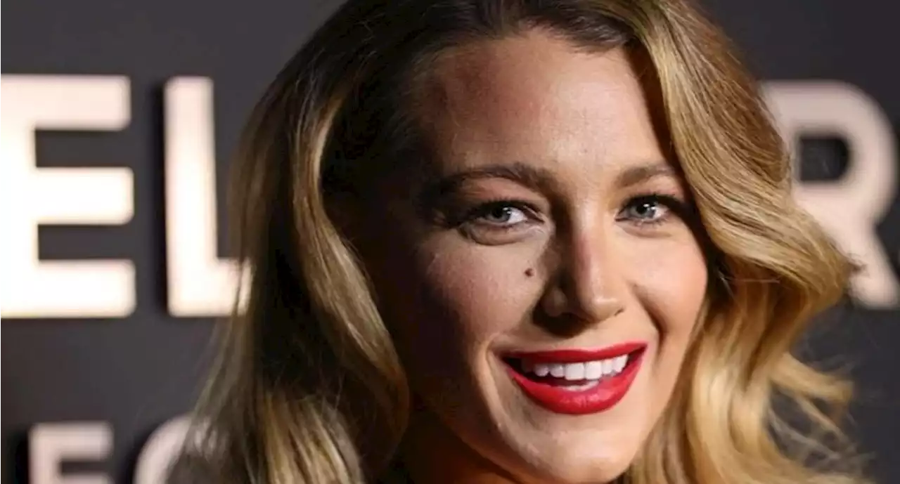 Blake Lively modela bikini de cintura alta, el más favorecedor de todos