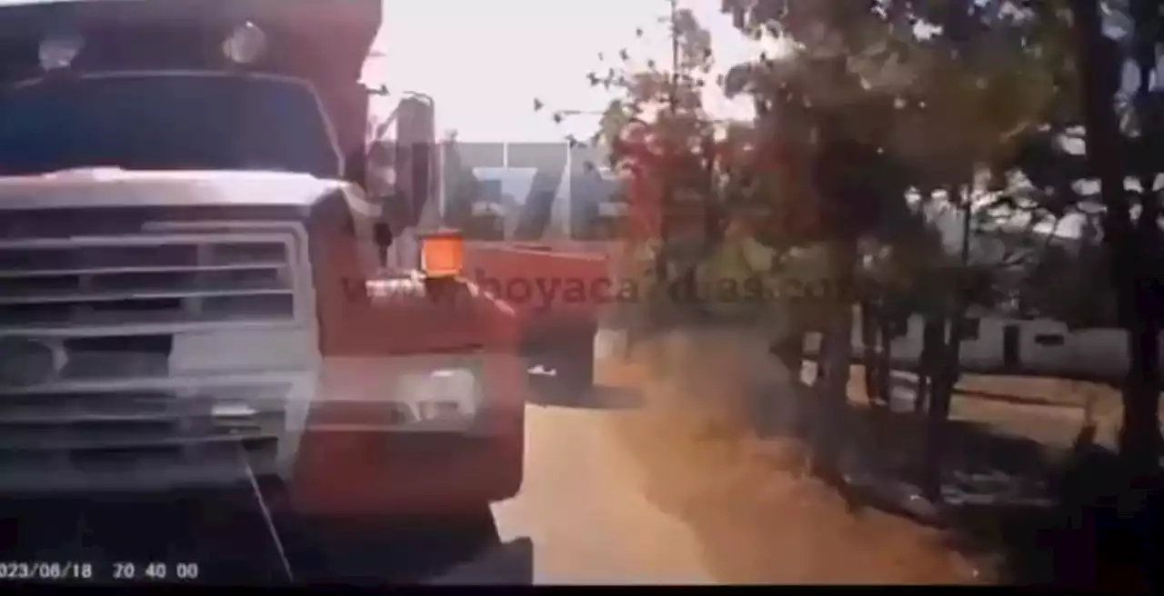 En video: Momento exacto del accidente entre una volqueta y un bus en Villa de Leyva