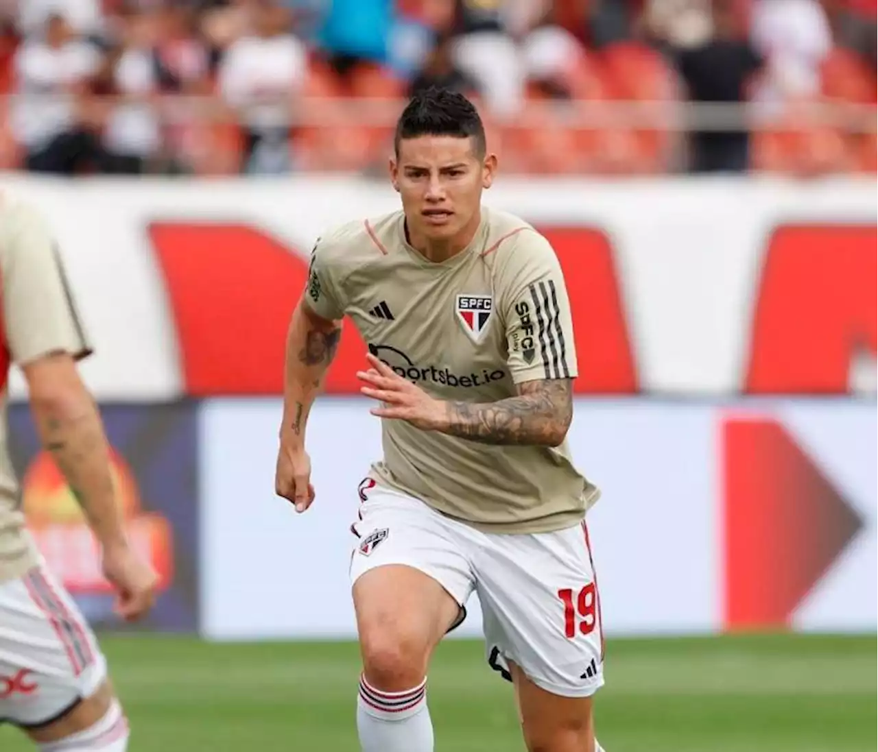 James Rodriguez: un poco fuera de ritmo, pero los hinchas lo respaldan