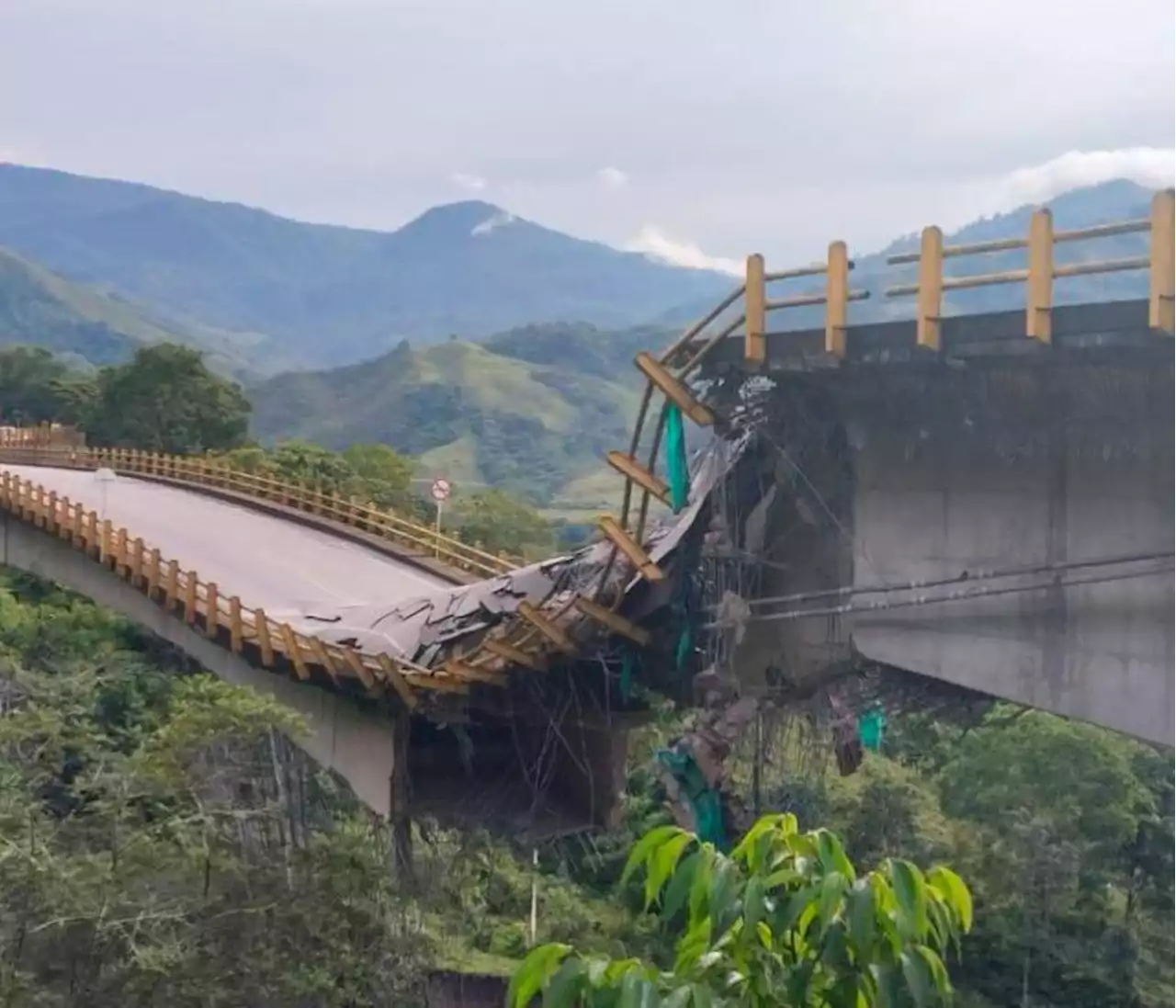 ¿Qué ocasionó el desplome del puente Los Grillos? Esto dice el Invías