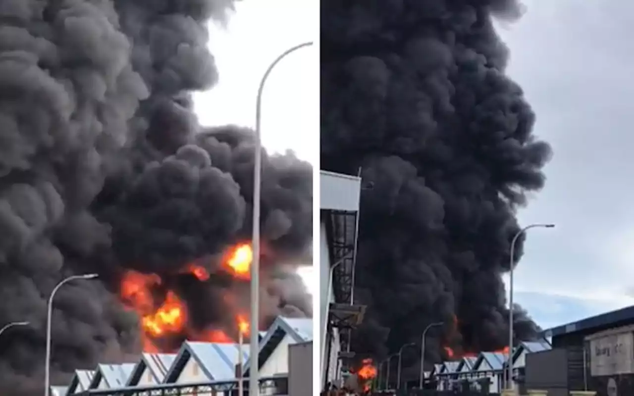 Fire breaks out at 6 factories in Sungai Buloh