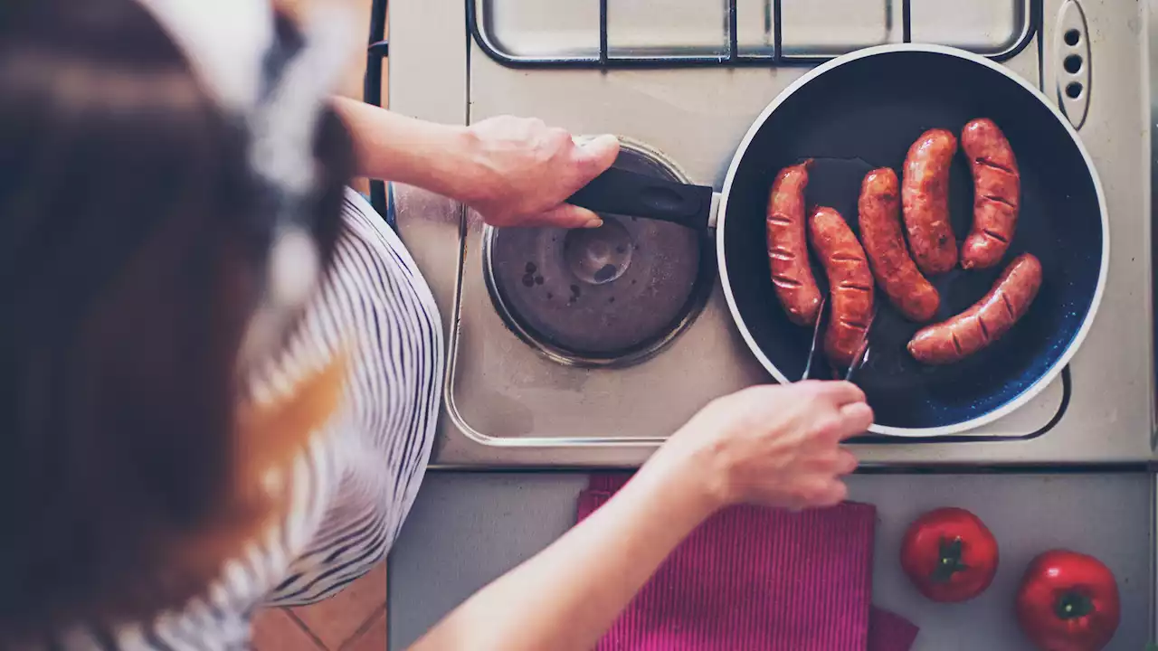 Essen anbraten ohne Fettspritzer: 9 Tricks für eine saubere Küche